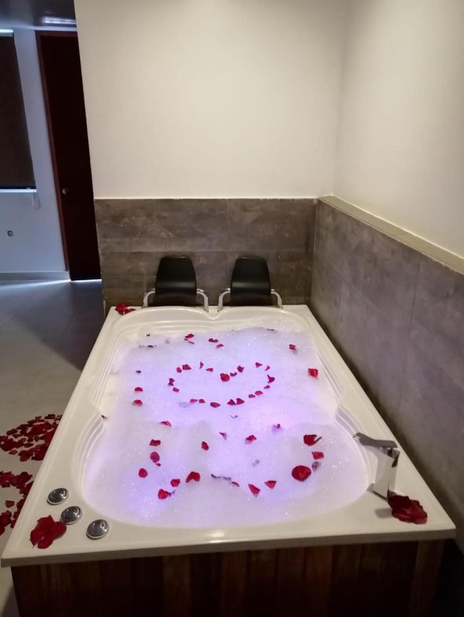 Hotel El Faro Буга Екстериор снимка