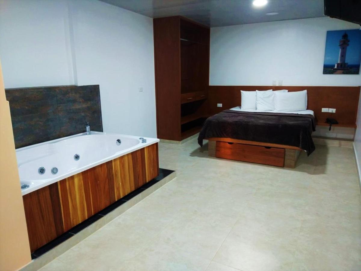 Hotel El Faro Буга Екстериор снимка